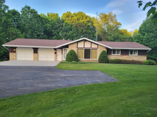 W3687 E MAPLE DR, Iron Ridge, WI 53035-9636