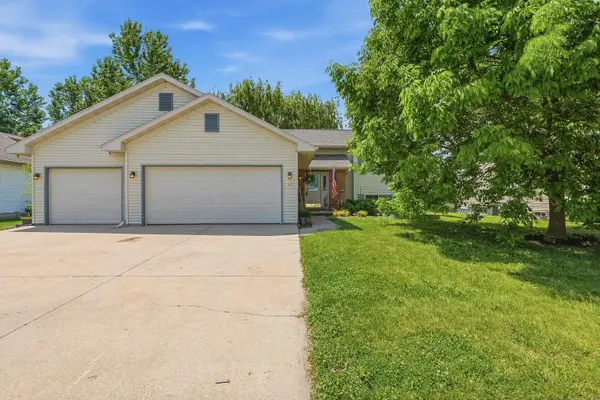 45 JACOB AVE, Oshkosh, WI 54902