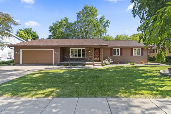 933 E CAPITOL DR, Appleton, WI 54911
