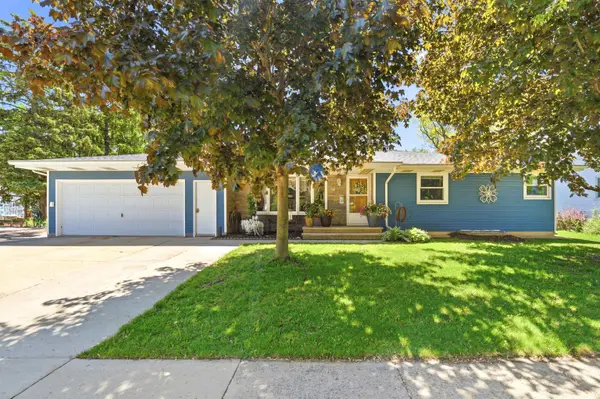 824 W CECIL ST, Neenah, WI 54956