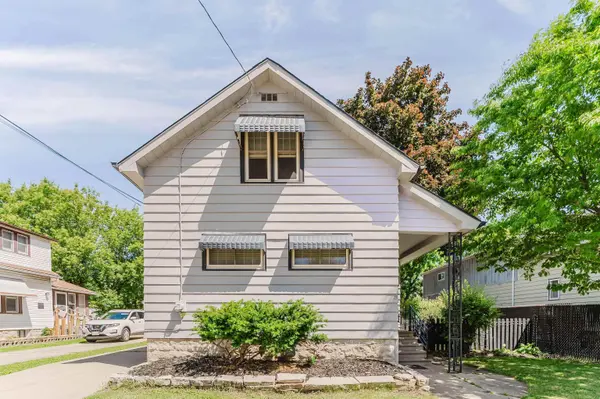 702 W 11TH AVE, Oshkosh, WI 54902-6312