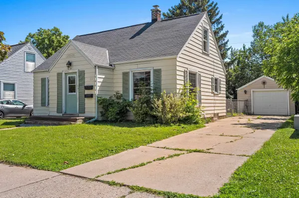 2214 N DIVISION ST, Appleton, WI 54911