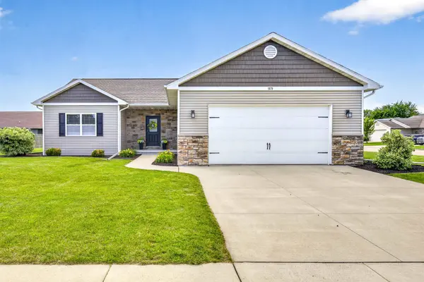 1579 LONE OAK DR, Neenah, WI 54956