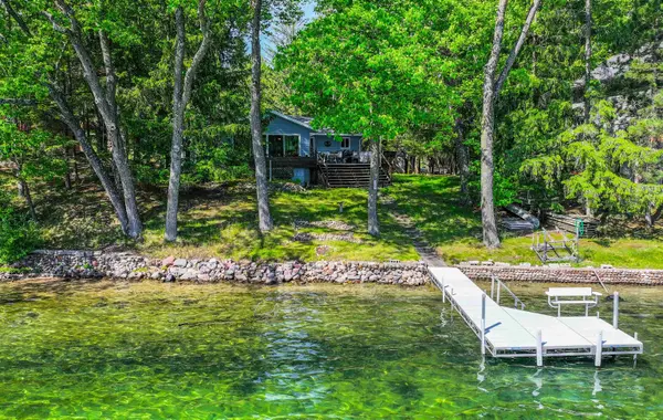 N6524 S LONG LAKE RD, Waupaca, WI 54981
