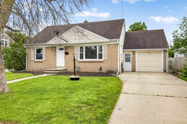 1029 LANGLADE AVE, Green Bay, WI 54304-3430