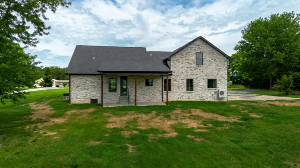 4398 Woodrow Wilson Rd, Springfield, TN 37172