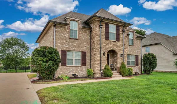 1085 Willow Cir, Clarksville, TN 37043