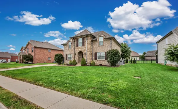1085 Willow Cir, Clarksville, TN 37043