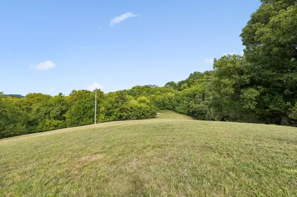 2100 Hawkins Branch Rd, Bethpage, TN 37022