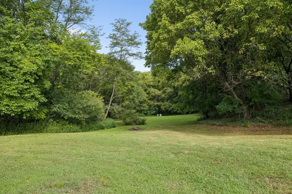 2100 Hawkins Branch Rd, Bethpage, TN 37022