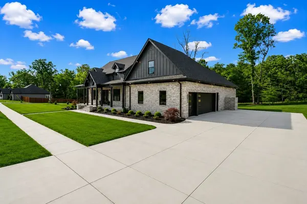 2108 Country Club Dr, Tullahoma, TN 37388