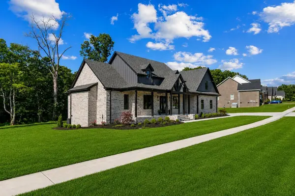 2108 Country Club Dr, Tullahoma, TN 37388