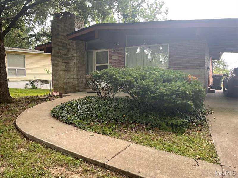 7222 Boellner DR, Hazelwood, MO 63042