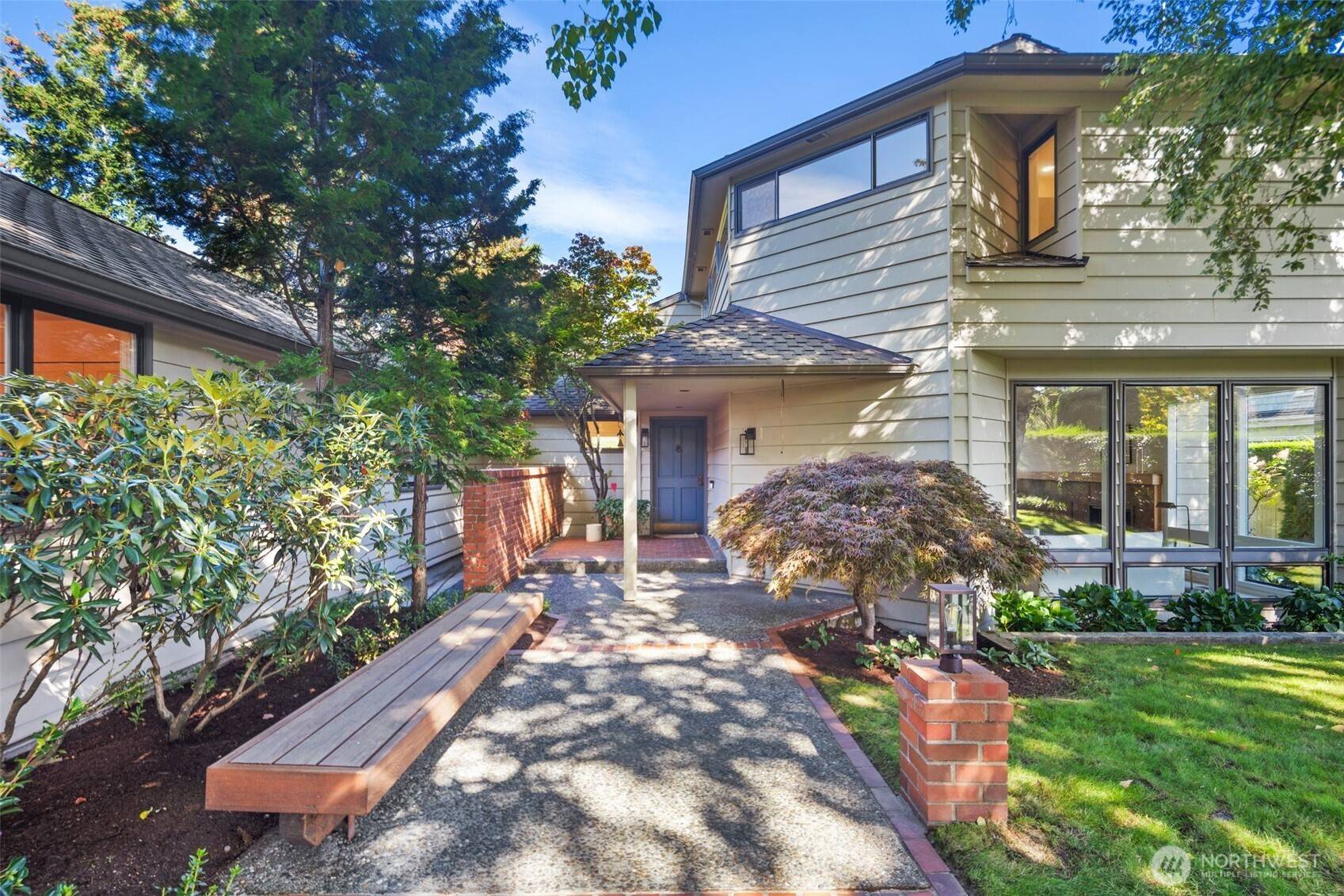 4662 95th AVE NE, Yarrow Point, WA 98004