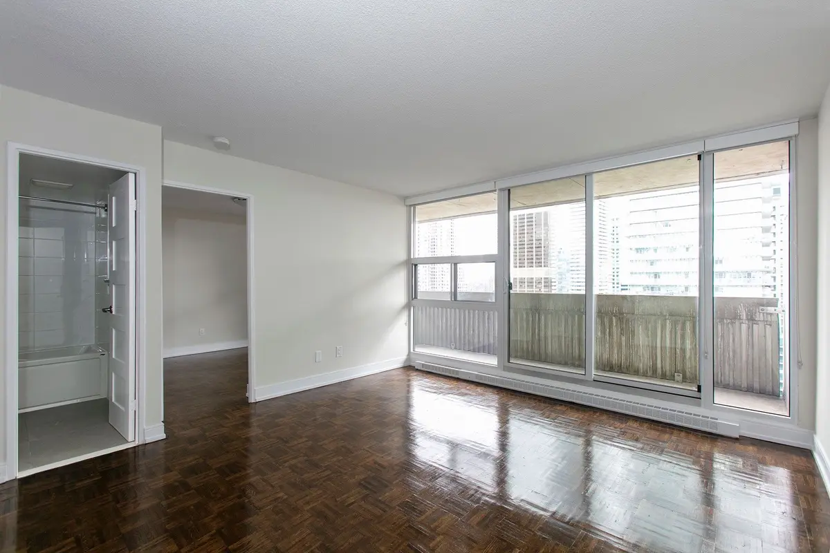 33 Isabella ST #2712, Toronto C08, ON M4Y 2P7