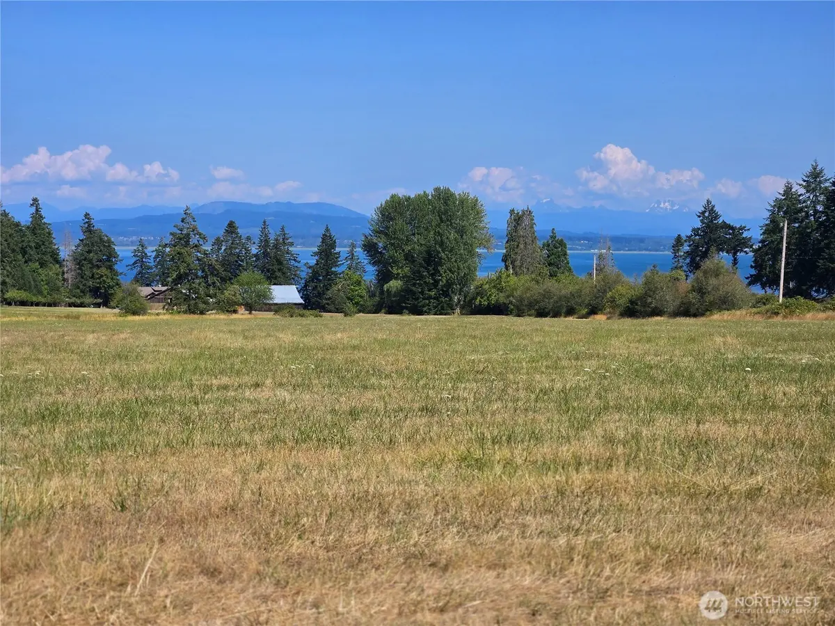 2020 Strawberry Point RD, Oak Harbor, WA 98277