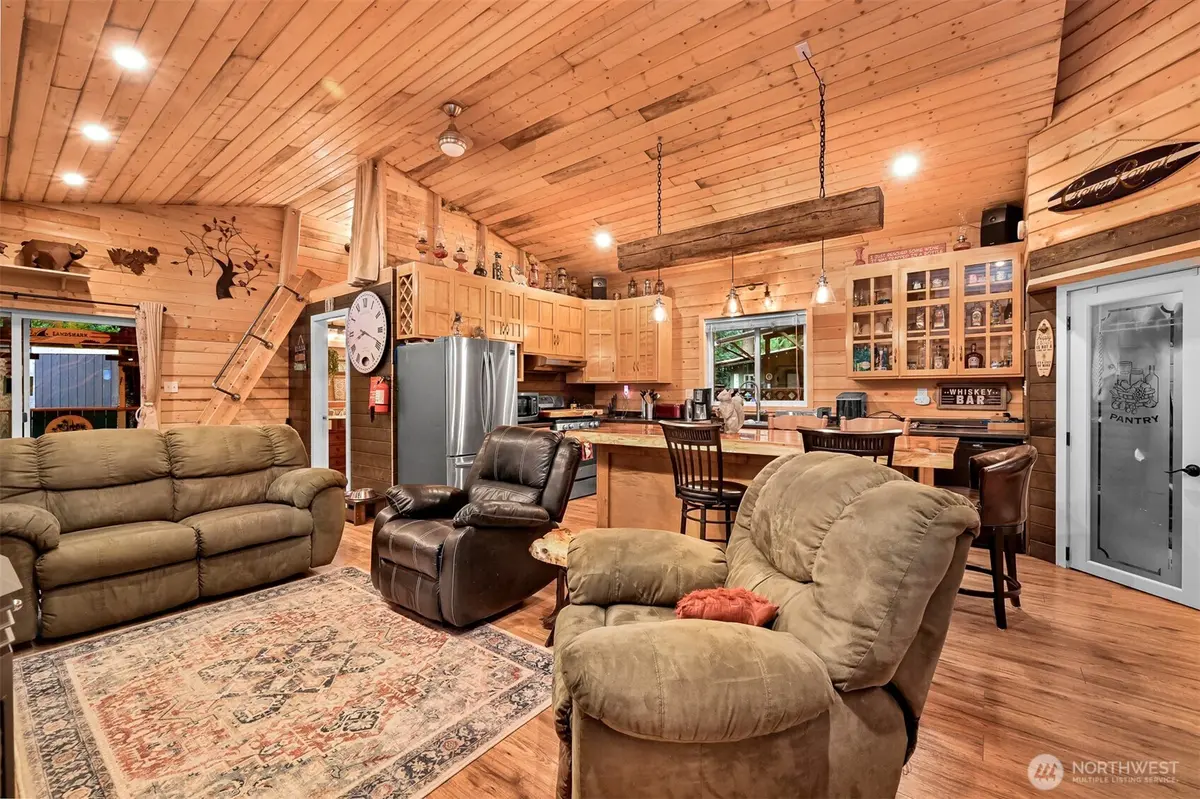 1124 Alder LN, Sumas, WA 98266