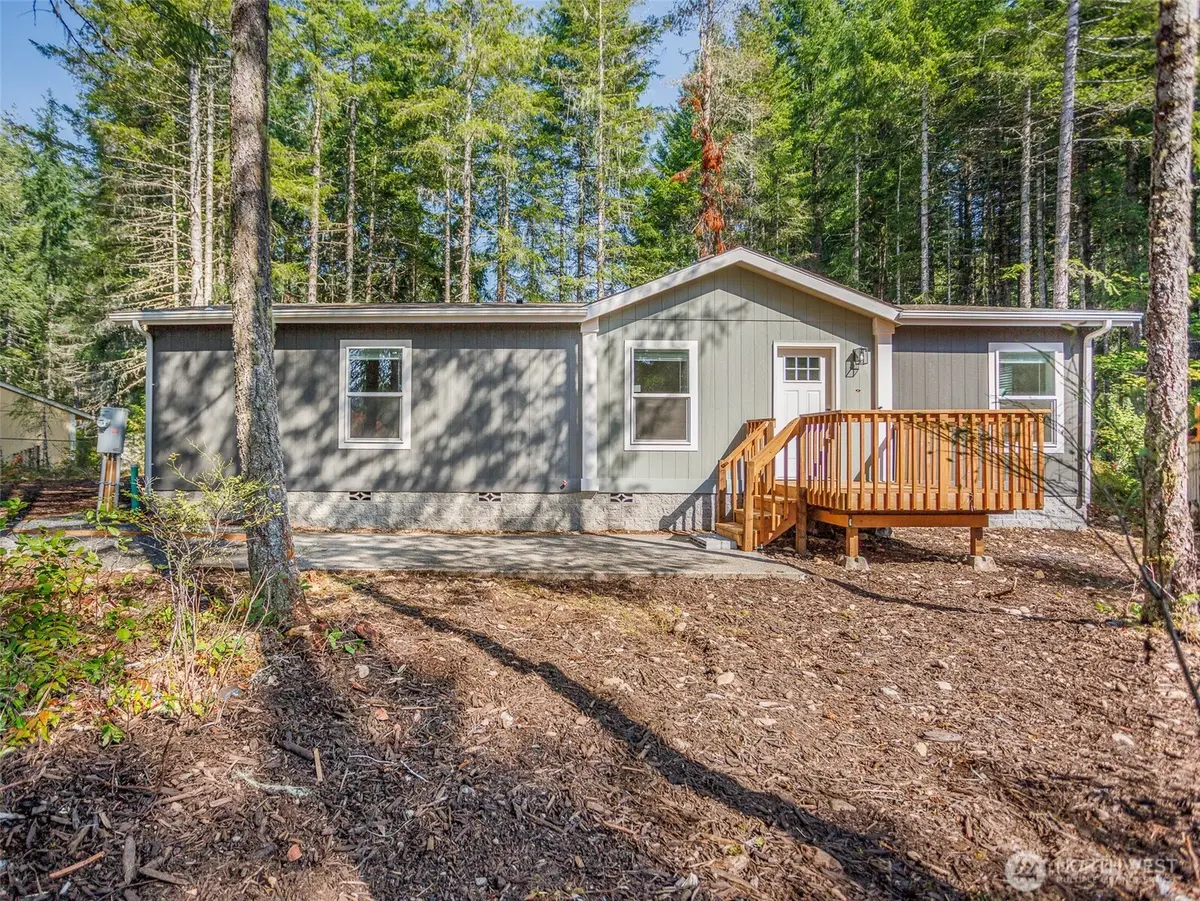 321 N Mountain View DR, Hoodsport, WA 98548