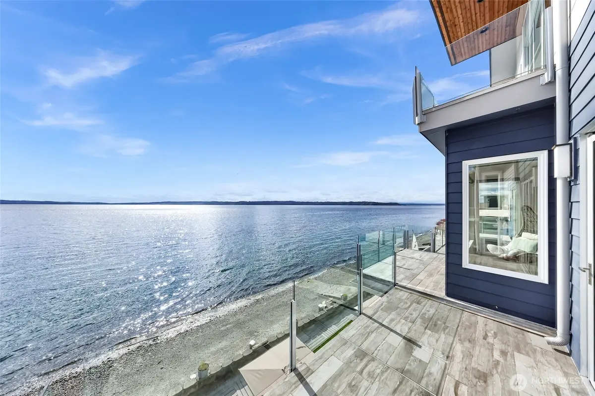 12065 30th AVE SW, Burien, WA 98146