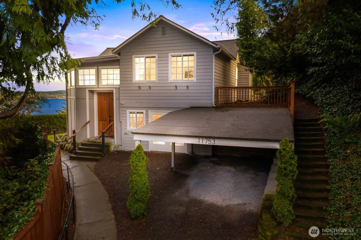 11753 Lakeside AVE NE, Seattle, WA 98125