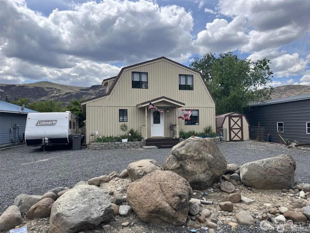 742 SW Chukar PL, Quincy, WA 98848