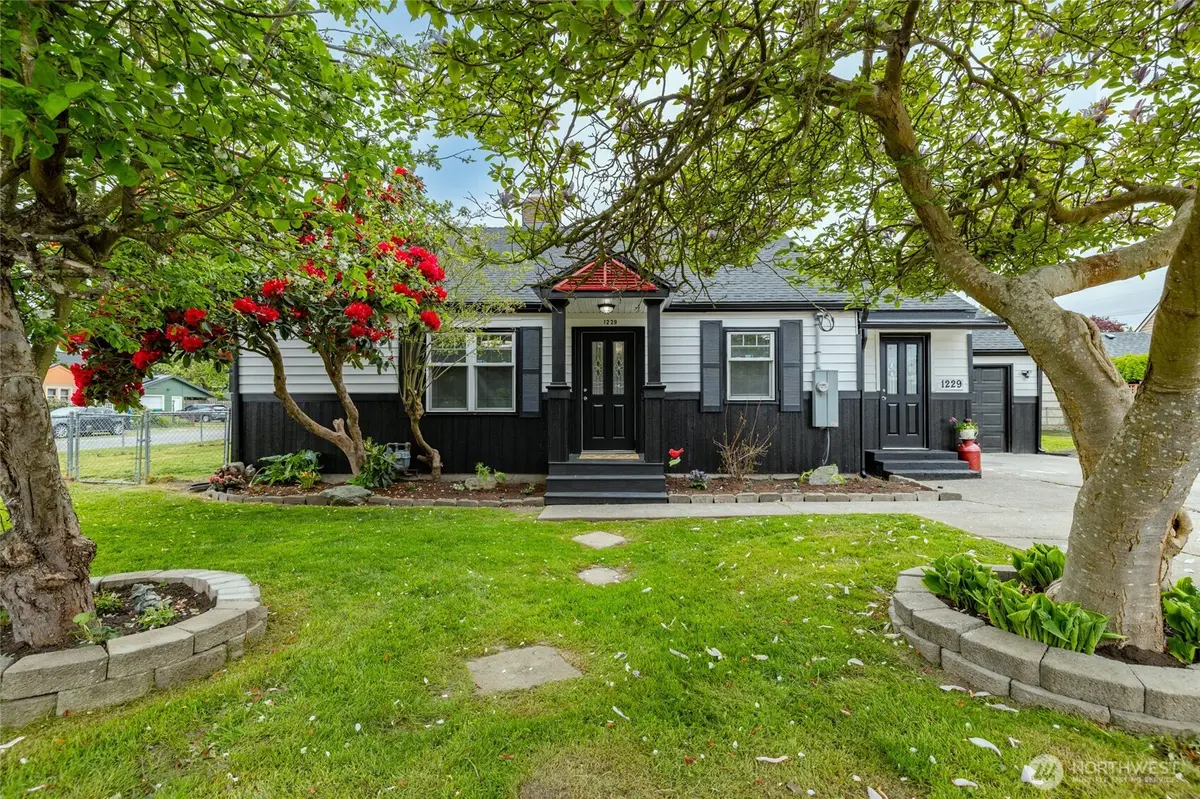 1229 Harrison ST, Mount Vernon, WA 98273