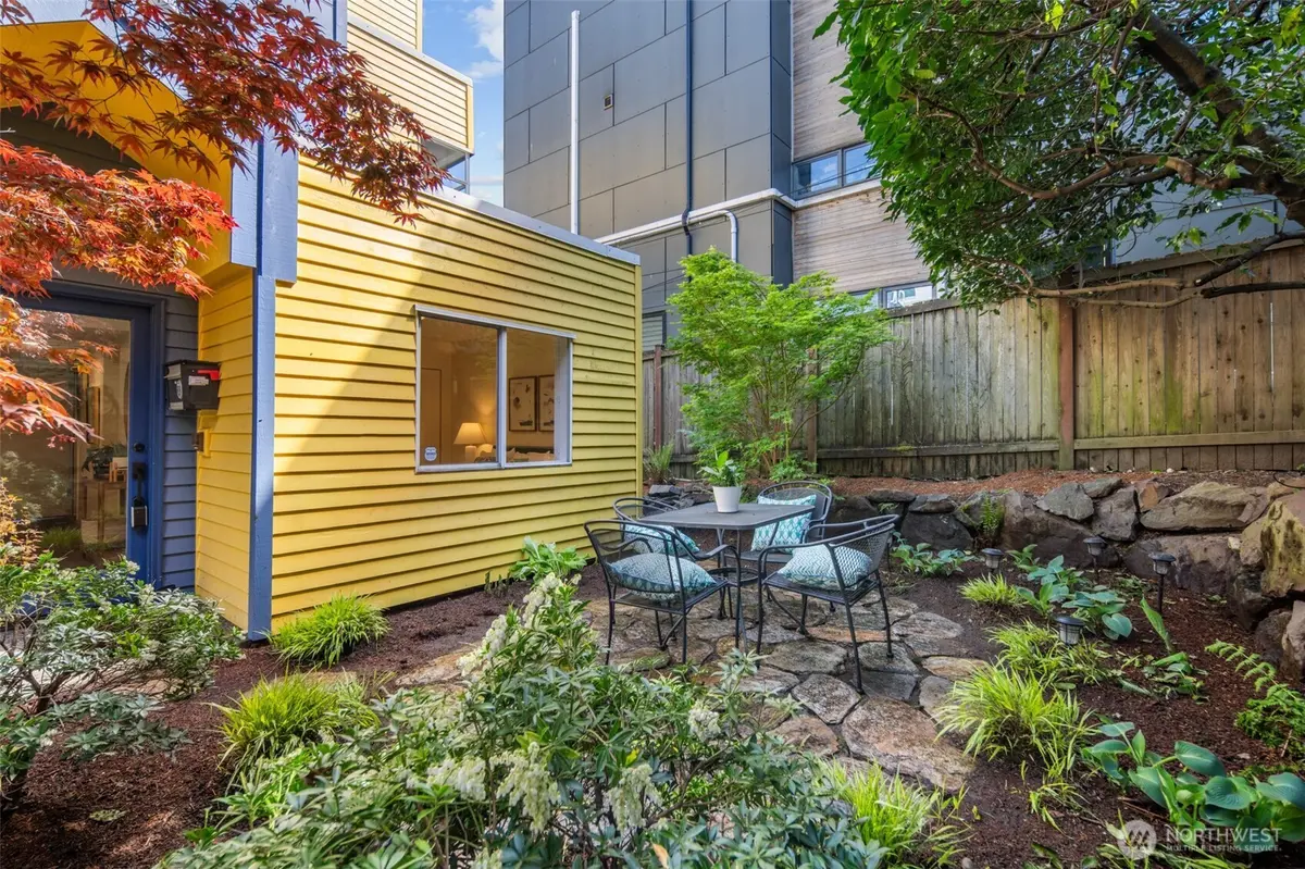 1108 18th AVE #A, Seattle, WA 98122
