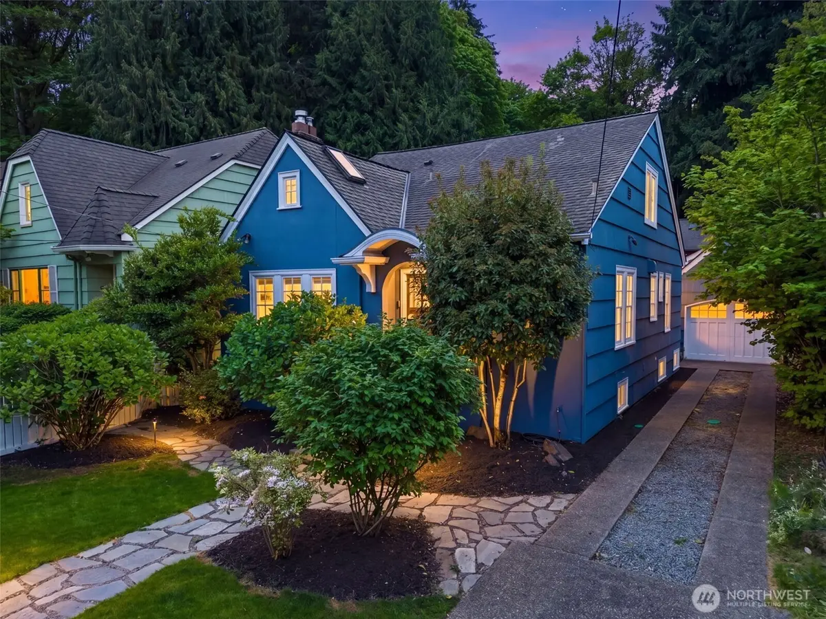 1945 Boyer AVE E, Seattle, WA 98112