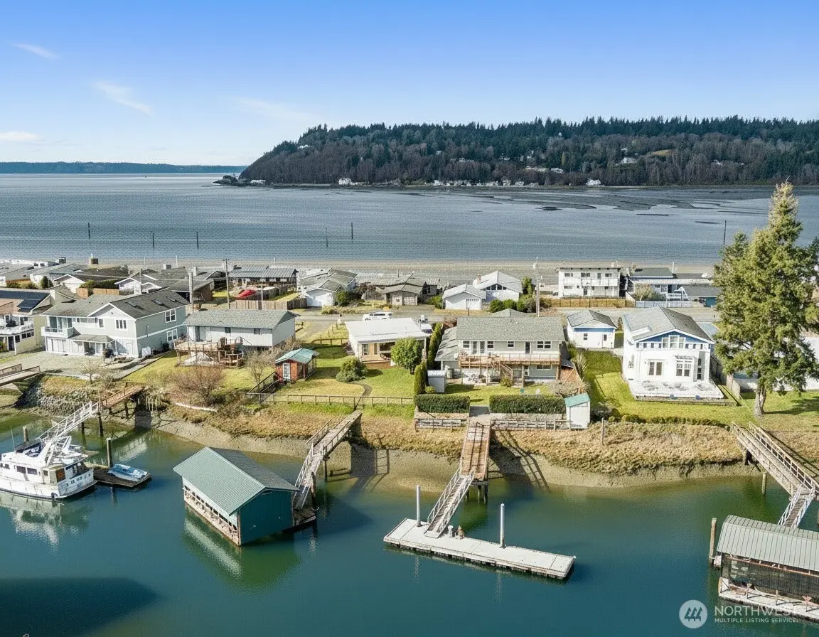 8171 Sandy Hook DR, Clinton, WA 98236