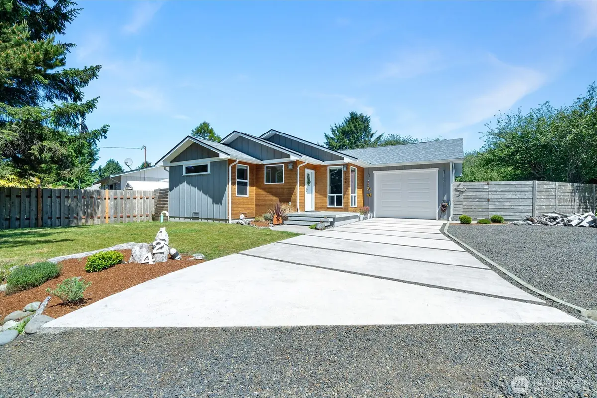 124 N Wynoochee DR SW, Ocean Shores, WA 98569