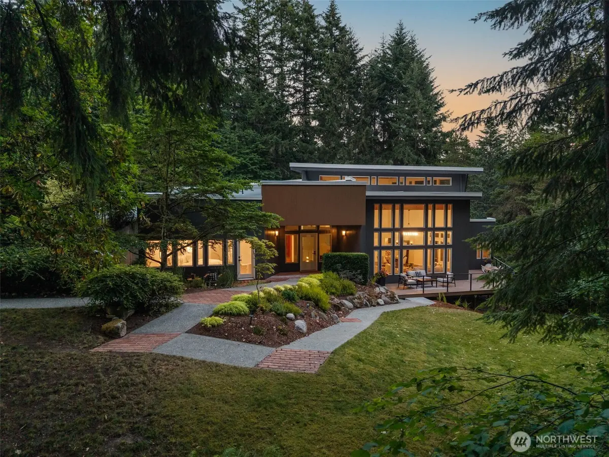 4456 Pinto CT NE, Bainbridge Island, WA 98110