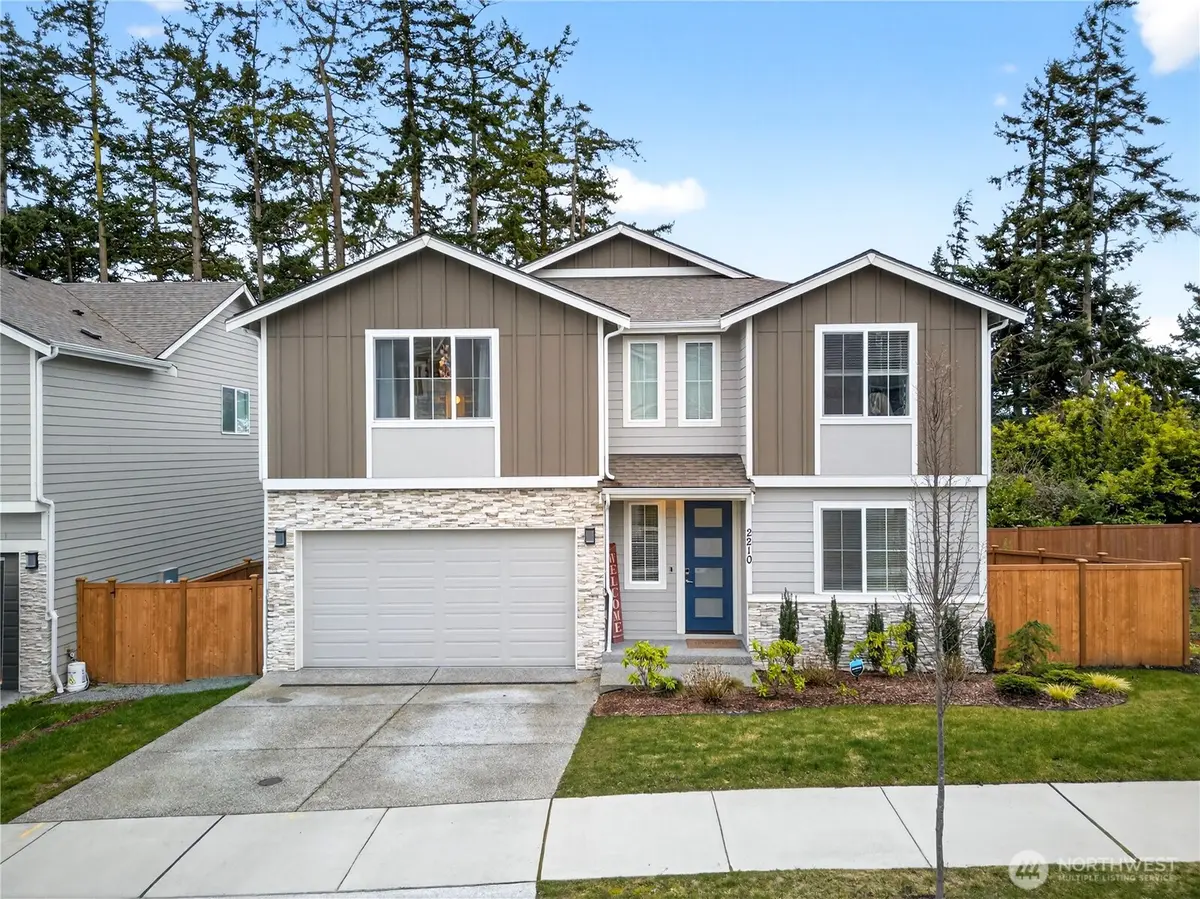 2210 SW Putnam DR, Oak Harbor, WA 98277