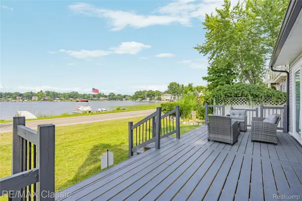 8665 Cooley Lake RD, Commerce Charter Township, MI 48382