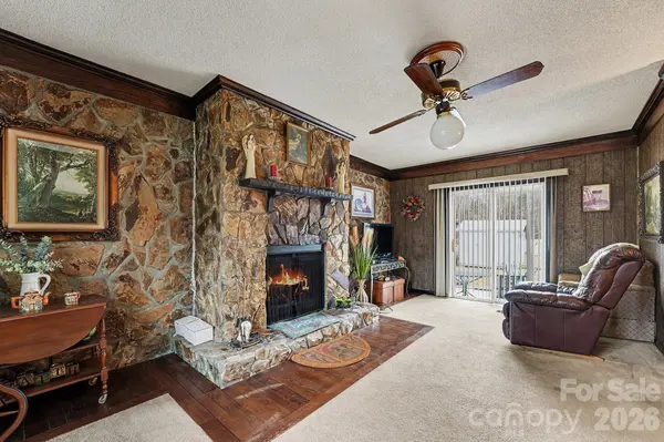 4206 Tipperary PL, Charlotte, NC 28215