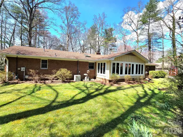 106 E Laurel LN, Etowah, NC 28729