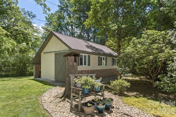 29 S Greenwood Forest DR, Etowah, NC 28729