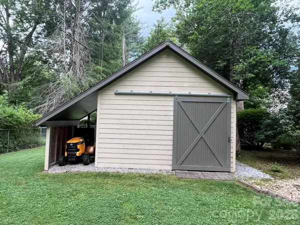 29 S Greenwood Forest DR, Etowah, NC 28729