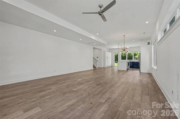 1243 Realta DR, Charlotte, NC 28211