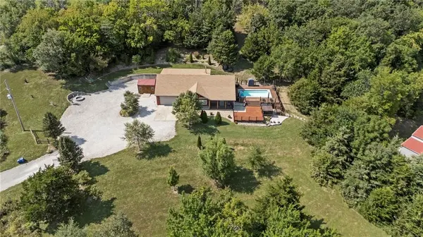 28818 W 303rd ST, Paola, KS 66071