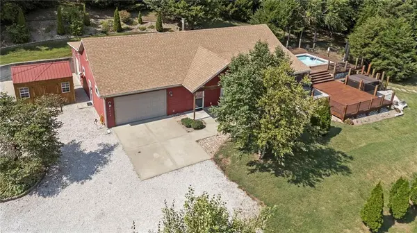 28818 W 303rd ST, Paola, KS 66071