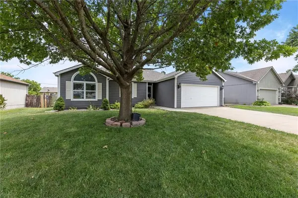 517 Shanandoah DR, Edgerton, KS 66021