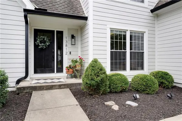 13812 Meadow LN, Leawood, KS 66224