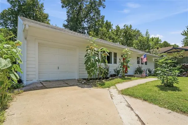 905 N 80th TER, Kansas City, KS 66112