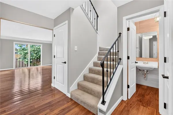 7621 W 102nd ST, Overland Park, KS 66212