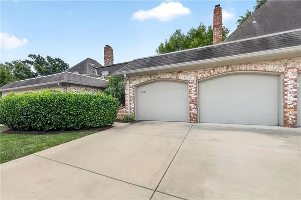 7621 W 102nd ST, Overland Park, KS 66212