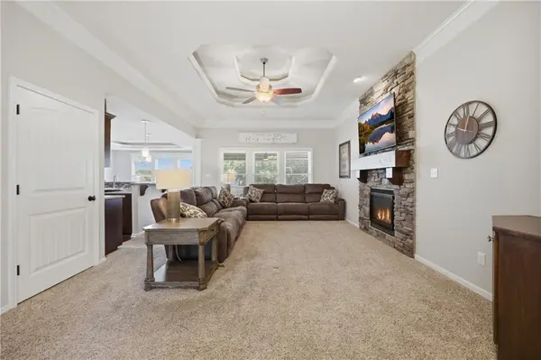 3817 SW Briarwood Oaks DR, Blue Springs, MO 64015