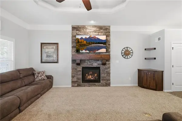 3817 SW Briarwood Oaks DR, Blue Springs, MO 64015