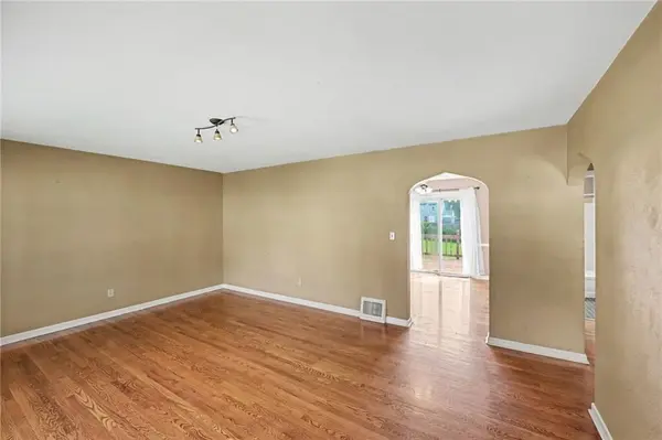 9517 Summit ST, Lenexa, KS 66215