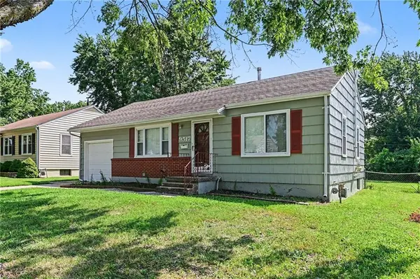 9517 Summit ST, Lenexa, KS 66215