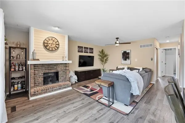 10991 Gillette ST, Overland Park, KS 66210